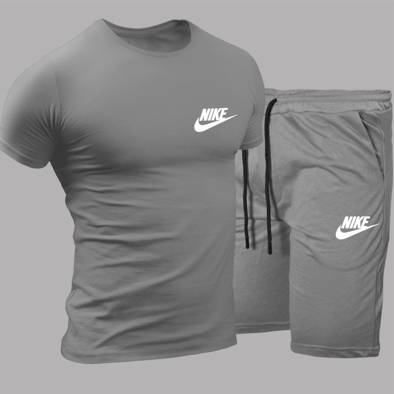 Къс екип от две части Nike 